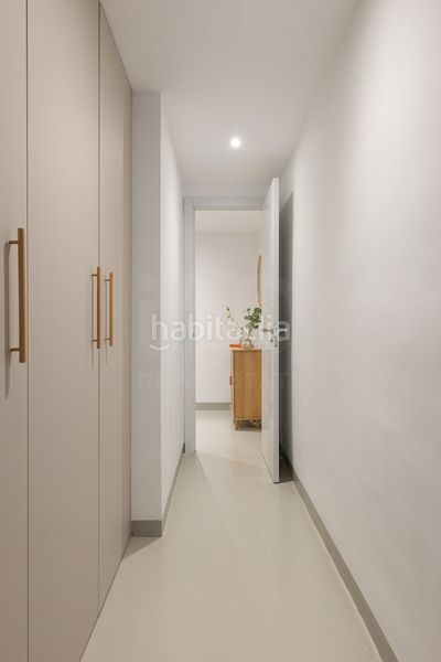 Foto 43f2de2a-55fa-43d4-81b0-7d7beabf9e79. Dúplex en Raval Barcelona