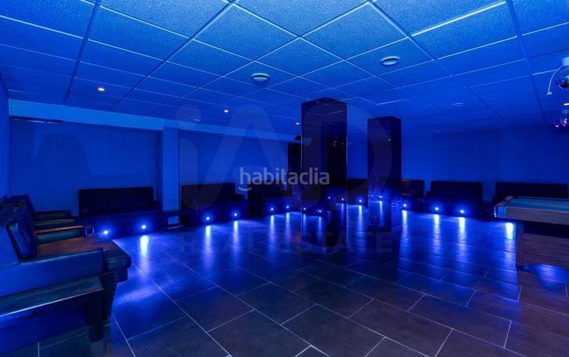 Foto 085c82b2-4d93-4729-9c93-f3ca9a7ecc84. Casa amb aparcament piscina a Las Brisas Marbella