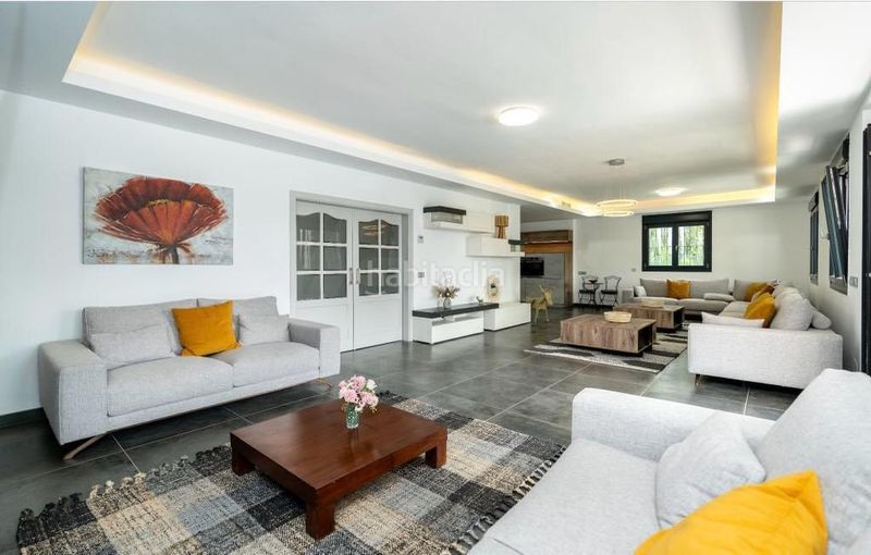 Foto 0d4e6de1-3e38-41db-ac16-a0e398463892. Casa amb aparcament piscina a Las Brisas Marbella