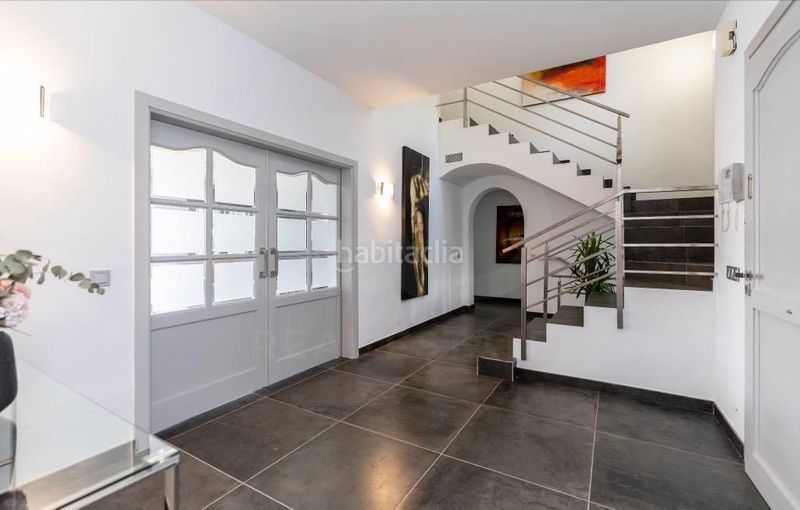 Foto 56b79bdf-c222-43ad-acc7-10ba9265d084. Casa amb aparcament piscina a Las Brisas Marbella