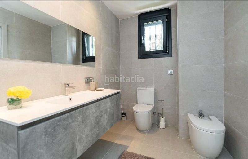 Foto c43ee014-a345-4e32-a565-a2417eff77e3. Casa amb aparcament piscina a Las Brisas Marbella