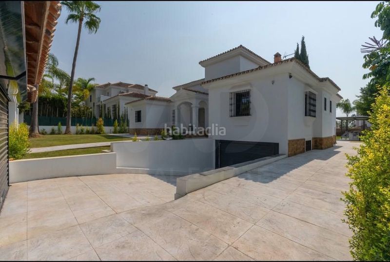 Foto c813a9eb-66a0-4497-a226-3ae346716bf2. Casa amb aparcament piscina a Las Brisas Marbella
