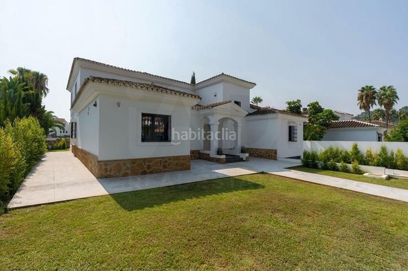 Foto c90efbf4-5eb6-4caf-961a-22240c49b69e. Casa amb aparcament piscina a Las Brisas Marbella