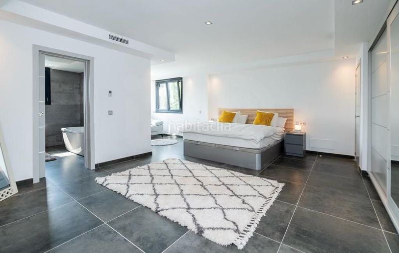 Foto eebfdfac-38ff-4c1a-8a14-eb5bd02d6912. Casa amb aparcament piscina a Las Brisas Marbella