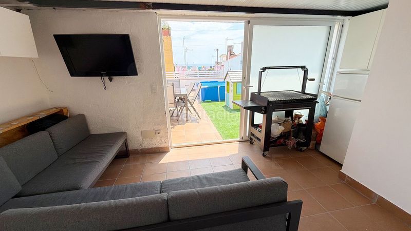 Foto 5f8d6c5f-663b-4182-a8d7-7f63524666cd. Casa aparellada amb calefacció a Cirera Mataró