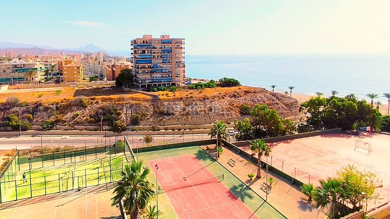 Foto c34cf853-9f6f-4f26-9dd9-0d217545c149. Pis a calle elda a Playa Muchavista Campello (el)