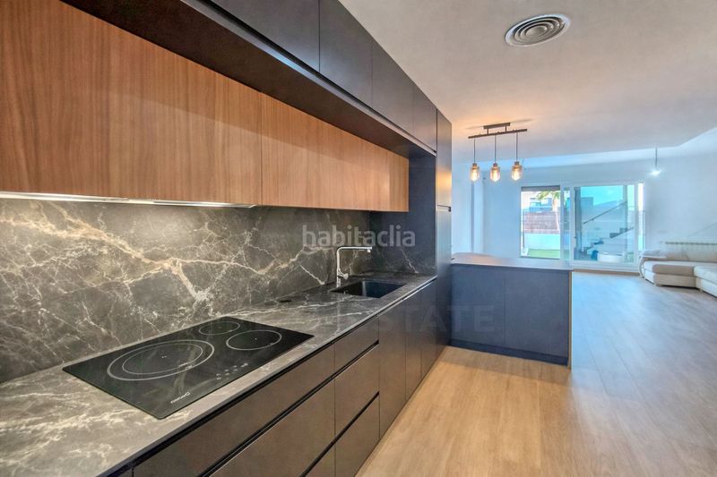 Foto 154c4813-f08b-44fa-9e87-6b61a0e32aed. Casa aparellada amb calefacció piscina a Centro Mutxamel