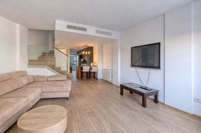 Foto eae4cfc4-e385-46a4-a718-9b3f35db4e26. Casa aparellada amb calefacció piscina a Centro Mutxamel