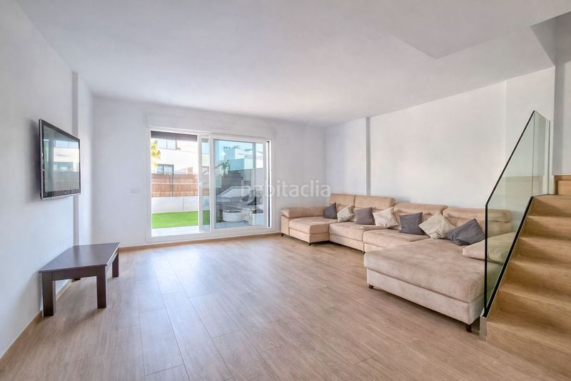 Foto ebbc786e-d466-4bd4-8a22-0fa08c765c69. Casa aparellada amb calefacció piscina a Centro Mutxamel