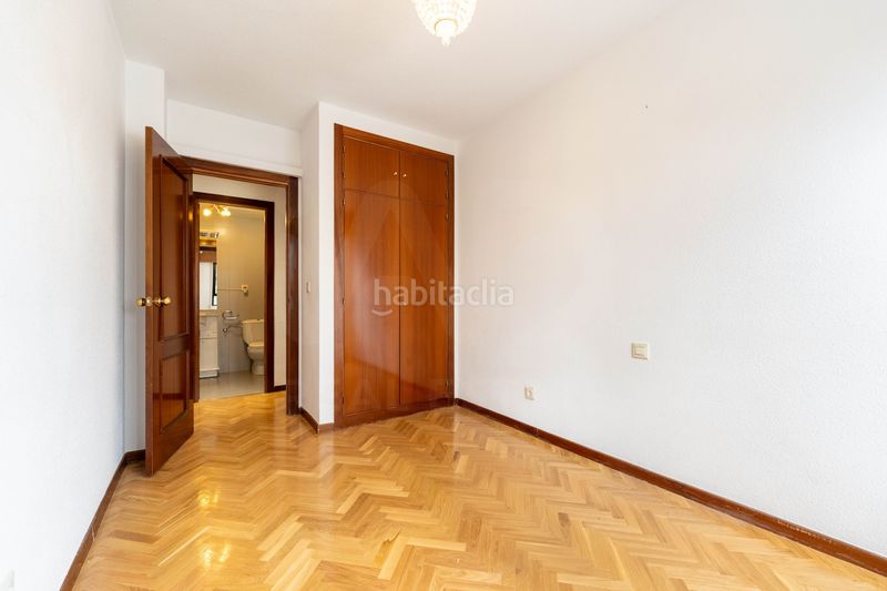 Foto a3da1fdb-38c4-4c09-a82b-6c16bae8e48e. Pis amb calefacció aparcament a Costillares Madrid