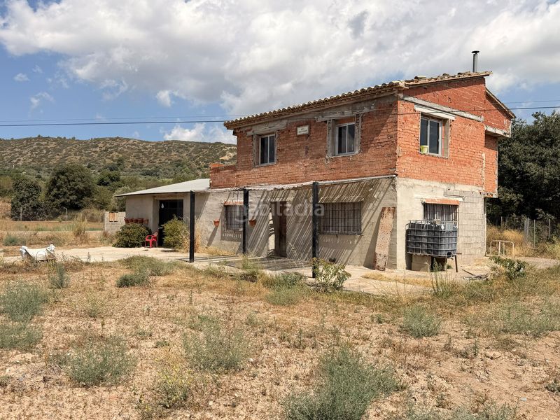Foto 91f8f2ef-1f54-46c8-93e7-0d84ab2aefe1. Casa amb aparcament a Viver