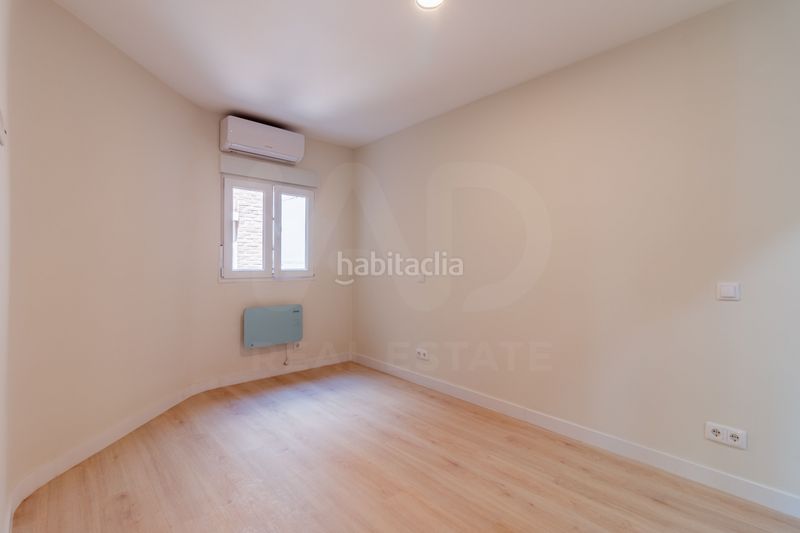 Foto d92e9743-6dba-483b-bfef-180a152a0164. Piso en Numancia Madrid