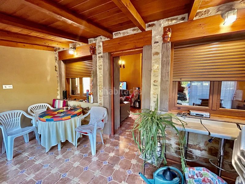 Foto a75c8d1f-b686-4f50-bbd8-7577cc9eb433. Casa amb aparcament a Castrocontrigo