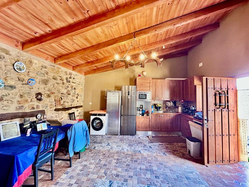 Foto c539c381-f9f7-4fc0-bf6f-e1d7e570c6b1. Casa amb aparcament a Castrocontrigo
