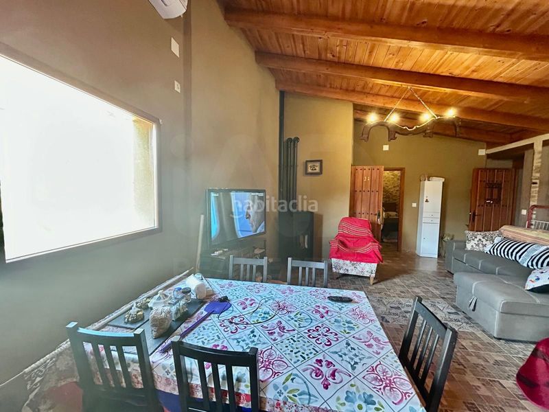 Foto fecf8a1f-77b9-4b36-a7cd-9cada8a9c869. Casa amb aparcament a Castrocontrigo