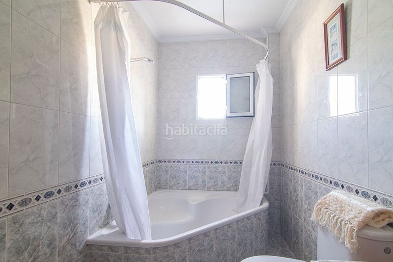 Foto 1e04c1d9-ce45-42cd-b2b3-5d59c62bbd5e. Casa aparellada amb calefacció aparcament a La Murada - Los Vicentes Orihuela