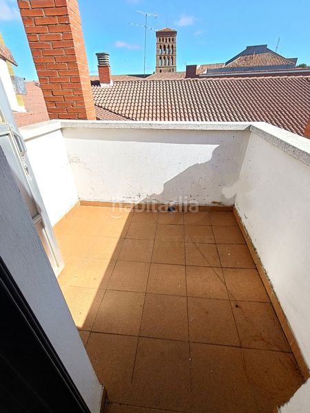 Foto b8c1a13c-398a-44a6-bf7d-86357faf9f03. Edificio in Sahagún