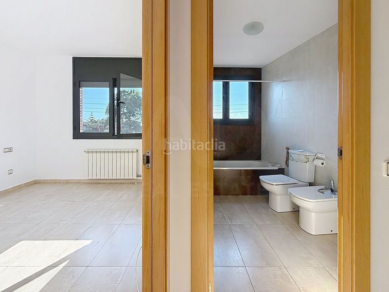 Foto 5556b098-0441-484a-b883-d3a9f68a1a6a. Casa amb calefacció aparcament a Can Palet de Vista Alegre Terrassa