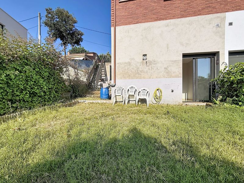 Foto f01e9876-90bd-48d7-ba09-72e78de380fd. Casa amb calefacció aparcament a Can Palet de Vista Alegre Terrassa
