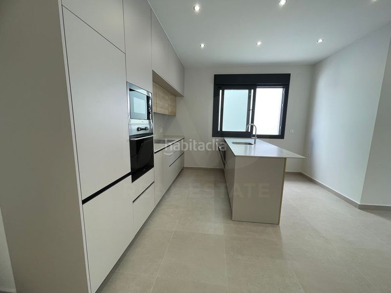 Foto e20709e5-f0b4-4661-81bc-501a665c67ea. Casa aparellada amb calefacció piscina a Almoradí
