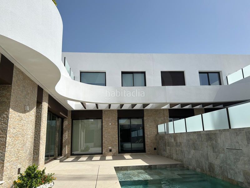 Foto 589d974d-ede0-4155-b12b-bcd76d5fbb9a. Casa aparellada amb calefacció piscina a Almoradí