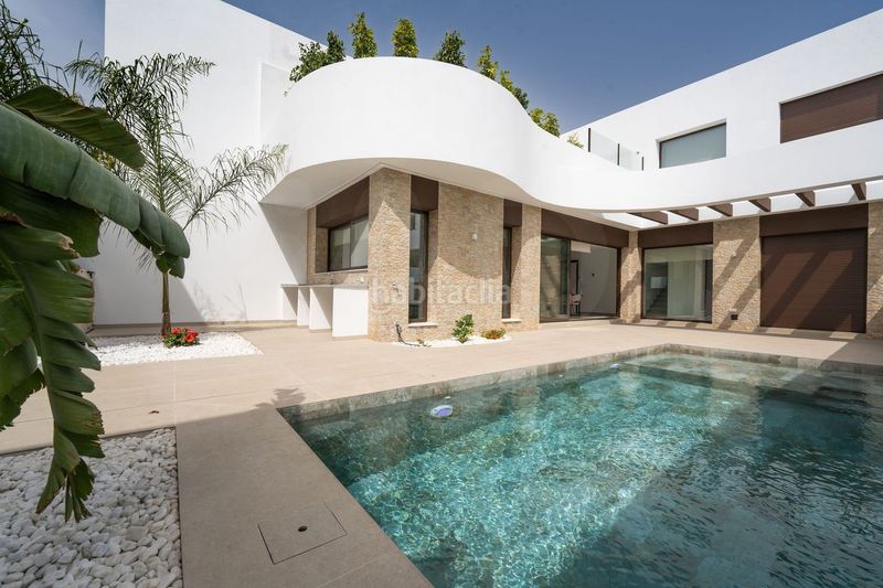 Foto b67e614d-3c17-498c-9b09-b83804d701bd. Casa aparellada amb calefacció piscina a Almoradí