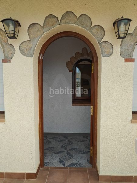 Foto 0ba9b5e5-2509-4f01-a31d-e6b257cb9c44. Casa amb calefacció aparcament piscina a Centre Miami Platja
