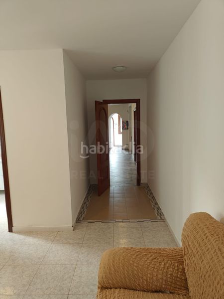 Foto 16c0e6be-8fbf-4b46-996b-c596681555e4. Casa amb calefacció aparcament piscina a Centre Miami Platja