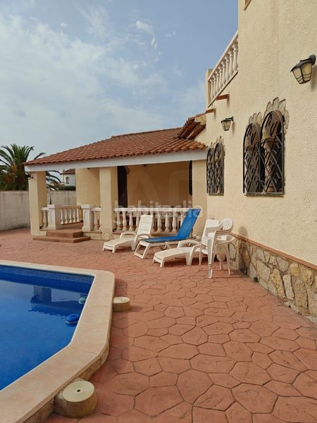 Foto 1a1a40c4-e4e5-4940-961f-fb5d4f8c6d15. Casa amb calefacció aparcament piscina a Centre Miami Platja
