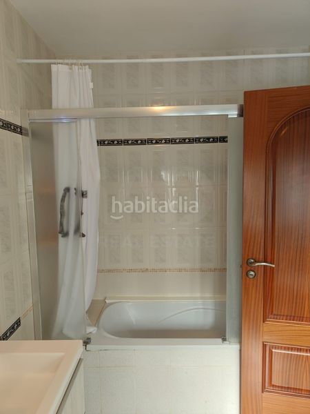 Foto 1ec3ef7d-beae-49ab-85ae-dcfbdaa59856. Casa amb calefacció aparcament piscina a Centre Miami Platja