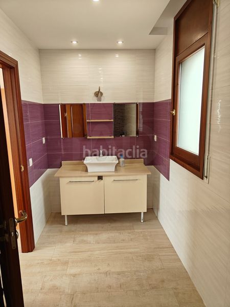 Foto 3e73afce-21d4-4a32-bf19-597df54b892a. Casa amb calefacció aparcament piscina a Centre Miami Platja