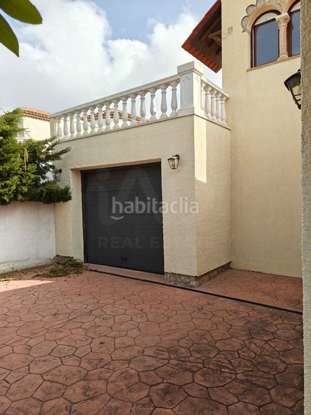 Foto 4bb52936-dce9-422a-b91b-a411db73dec9. Casa amb calefacció aparcament piscina a Centre Miami Platja