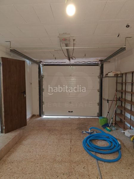 Foto 6200cf65-08cb-4645-9636-21436ff8b5e7. Casa amb calefacció aparcament piscina a Centre Miami Platja
