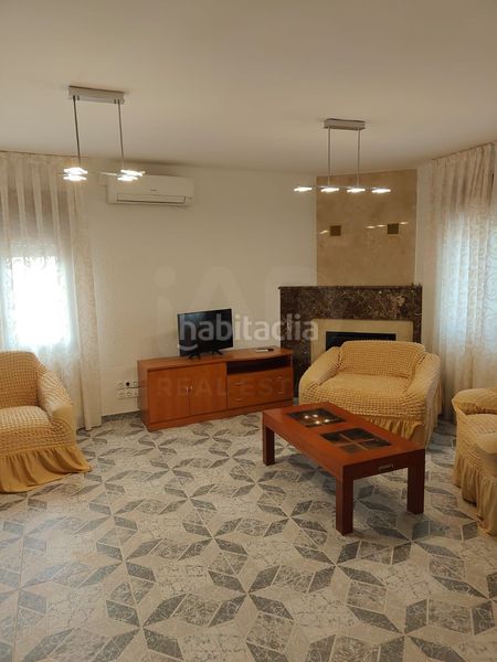 Foto 7127b63e-4898-4550-92bb-554704327fc5. Casa amb calefacció aparcament piscina a Centre Miami Platja