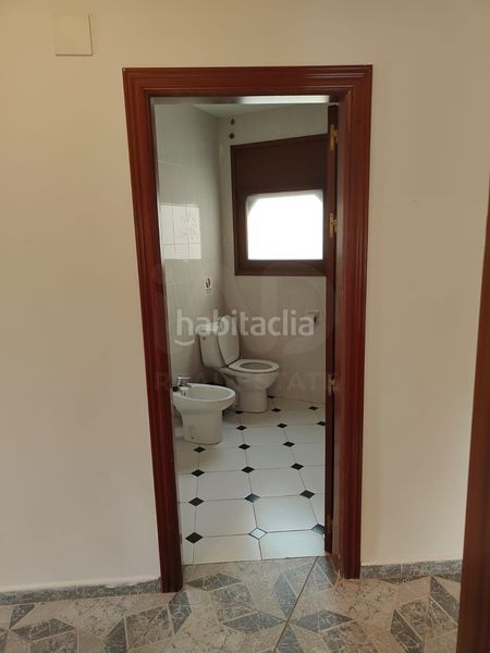 Foto 7e6658e6-997f-4ca6-a3f6-e7d5c4c8b456. Casa amb calefacció aparcament piscina a Centre Miami Platja