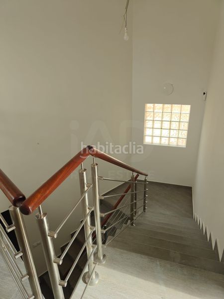 Foto 826ee4ba-efa7-4546-a146-57315e7ca410. Casa amb calefacció aparcament piscina a Centre Miami Platja