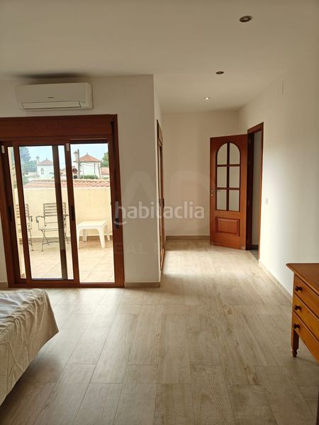 Foto a179105a-87ca-411f-b60f-1bac51377a84. Casa amb calefacció aparcament piscina a Centre Miami Platja