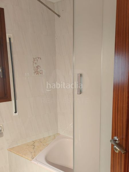 Foto fa4a6bd3-9c7c-482a-bc3a-ec5cb22392ed. Casa amb calefacció aparcament piscina a Centre Miami Platja