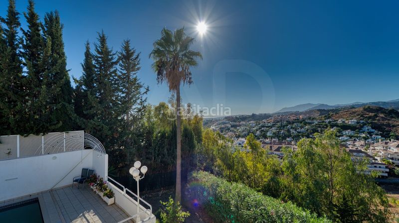 Foto 56416793-05d3-454f-b141-07f9eb021d05. Casa amb calefacció aparcament piscina a Los Naranjos Marbella