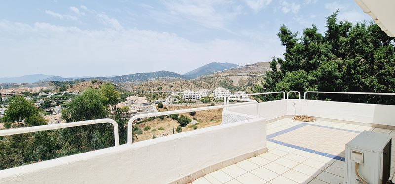 Foto 5be2809a-d65f-48c2-82e1-da0bea61509e. Casa amb calefacció aparcament piscina a Los Naranjos Marbella