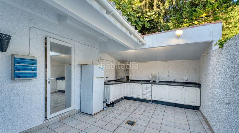 Foto 623c4b8d-9fa4-4a69-b8bf-92a8fc592c70. Casa amb calefacció aparcament piscina a Los Naranjos Marbella