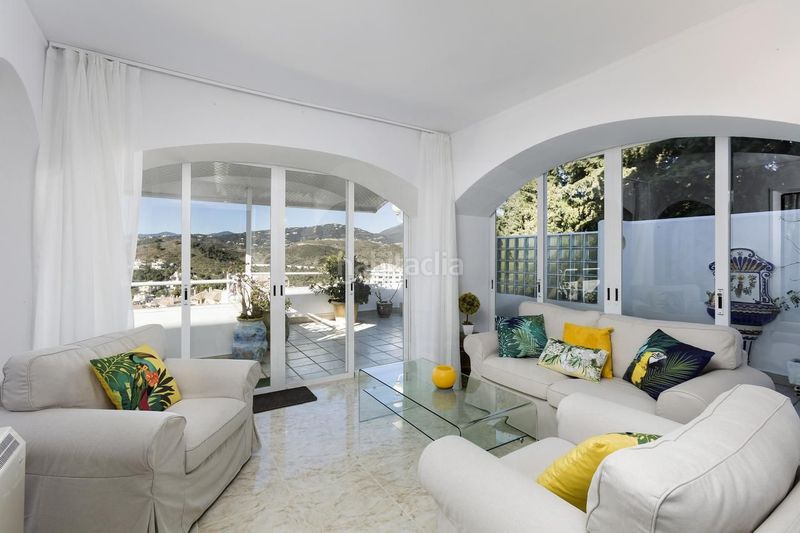 Foto 6a6edb5f-7250-4ee0-a222-765a912ee592. Casa amb calefacció aparcament piscina a Los Naranjos Marbella