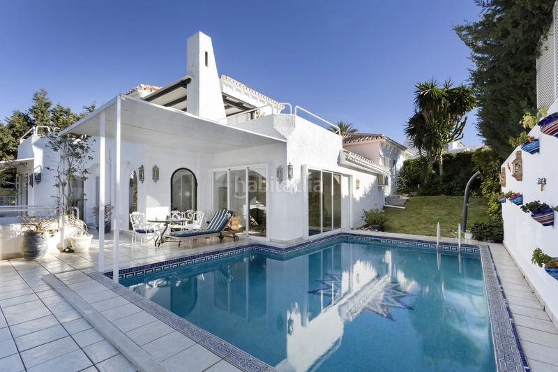 Foto 7f7e5782-5757-475b-8ff1-9fd162026cff. Casa amb calefacció aparcament piscina a Los Naranjos Marbella