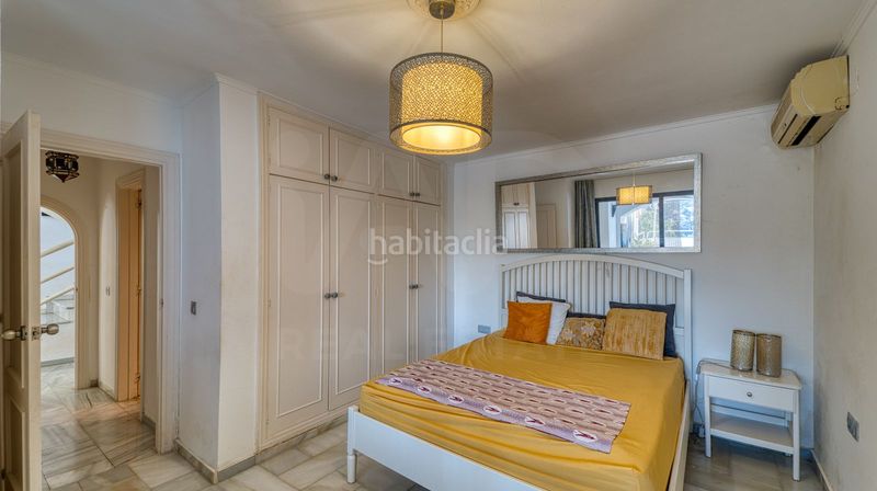 Foto a9f3b5f0-621b-42f4-a565-8b3179f1d20d. Casa amb calefacció aparcament piscina a Los Naranjos Marbella
