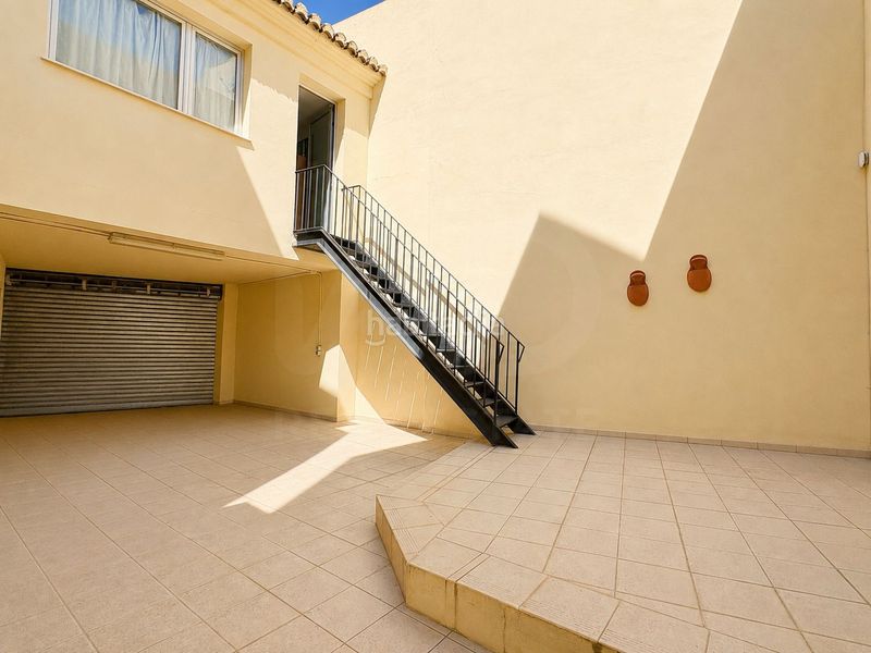 Foto 50f3d1bf-afba-46ae-bde1-d519a1e30cb3. Casa amb calefacció aparcament a Casco Antiguo Llíria