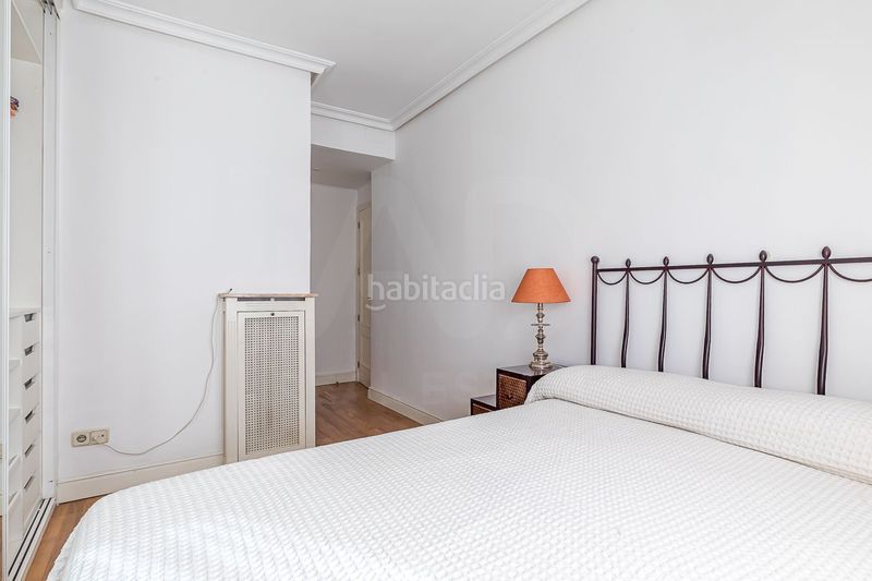 Foto 5aed25ff-9864-47f4-a0ed-91a85f7dbb8b. Pis amb calefacció a Adelfas Madrid