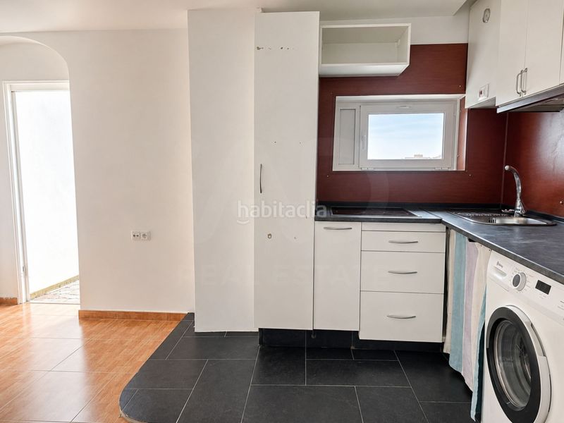 Foto 0d48cbc6-7c4f-414e-b8b4-5a2fecef928f. Local comercial a calle daniel de castelao 8 8 a Pasaia