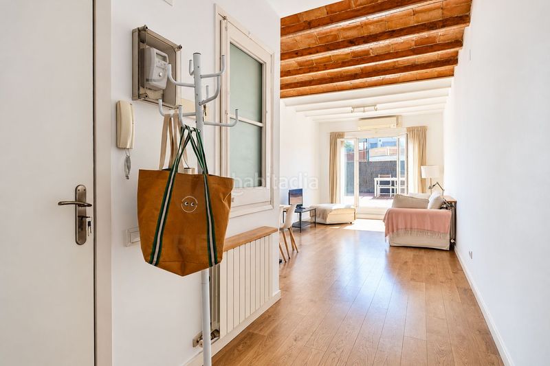 Foto ffe62cad-9252-4b32-9122-14275338e3cb. Àtic a carrer de rocafort 44 a Sant Antoni Barcelona