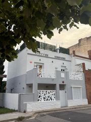 Casa aparellada a Ponent