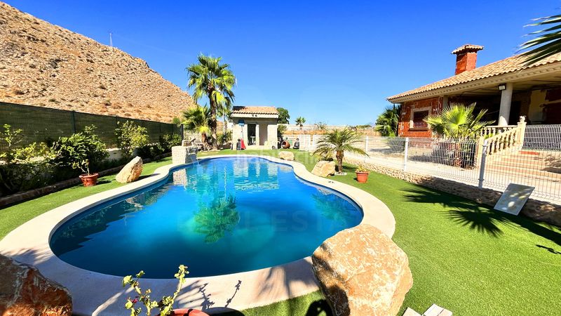 Foto 4e7d19cc-4f53-4453-be94-52a2ef3195eb. Chalet en Cox